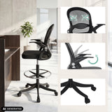 Silla de mostrador Naluro Work en negro con respaldo de malla, reposabrazos ajustables y aro reposapiés de hjh OFFICE (imagen generada por IA)