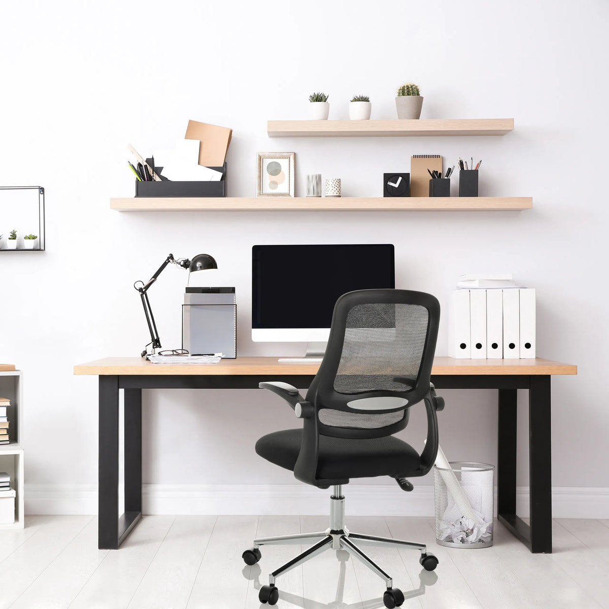 Silla Home Office MIKO B ECO negra con respaldo de malla y reposabrazos de hjh OFFICE