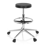 Taburete giratorio negro TOP WORK 14 I con reposapiés y base de cinco ruedas de hjh OFFICE – vista de 360° (vista frontal en diagonal 40°)