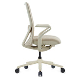 Vista lateral de la silla alta gama VERVIO en beige con reposabrazos y base con ruedas de hjh OFFICE