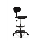 Silla de mostrador TOP WORK 05 negra con reposapiés y base de cinco ruedas de hjh OFFICE – vista de 360° (vista frontal en diagonal 40°)