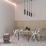 Sillas plegables PRIORITY II W PU grises en una mesa de reuniones en una sala de diseño moderno de hjh OFFICE