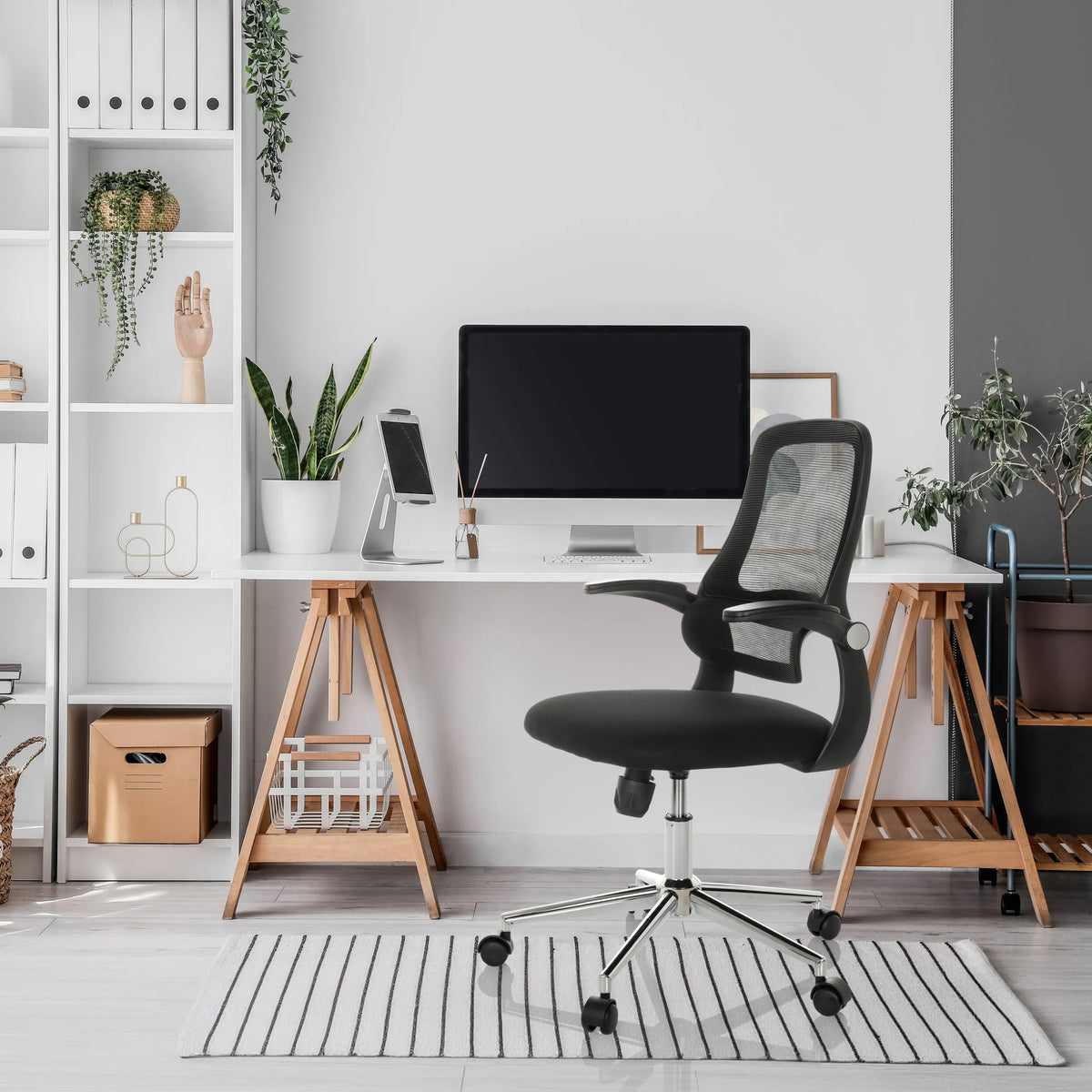 Silla Home Office MIKO B ECO negra con respaldo de malla y reposabrazos de hjh OFFICE