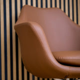 Tapicería marrón y reposabrazos del Sillón de diseño ARTEMIA de hjh OFFICE