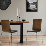 Dos sillas de confidente PERIA con carcasa de madera, asiento negro y patas cromadas de hjh OFFICE