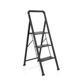 Escalera plegable SOLID W6 negra con tres peldaños y un asa de hjh OFFICE – vista de 360° (vista frontal en diagonal 40°)