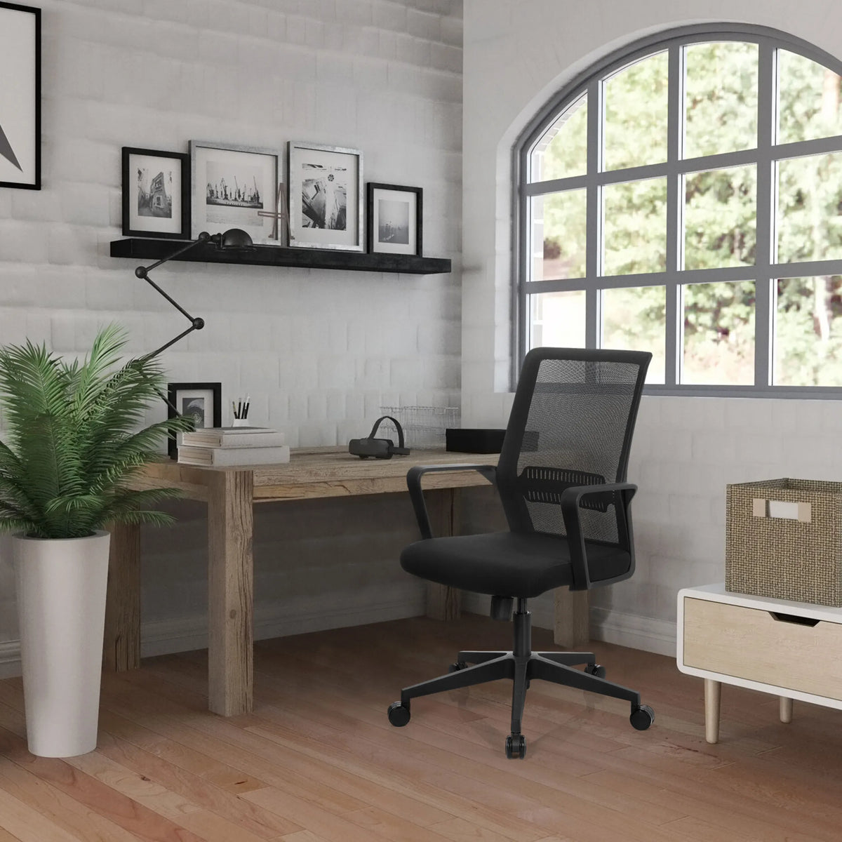 Silla Home Office PRESTON negra con respaldo de malla y ruedas de hjh OFFICE