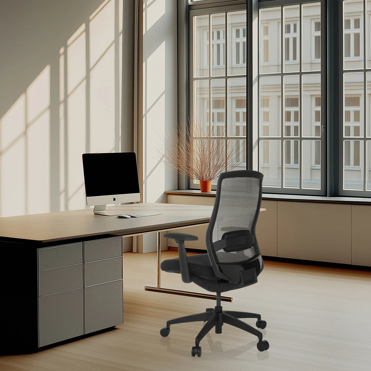 Silla de oficina profesional COLORE negra con respaldo de malla y reposabrazos de hjh OFFICE
