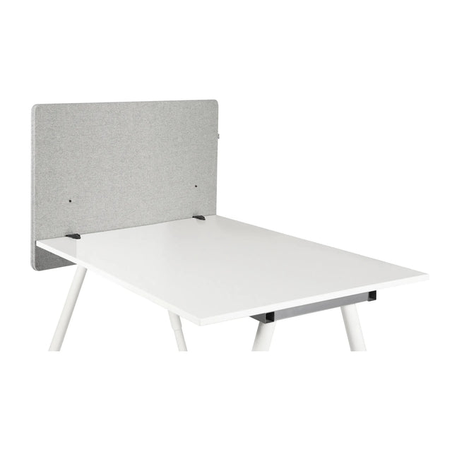 Separador de mesa FLEXMIUT D SIDE de color gris claro sobre un escritorio blanco de hjh OFFICE