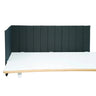 Separador de mesa FLEXMIUT ROLL en gris oscuro con acolchado vertical sobre una mesa blanca de hjh OFFICE