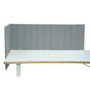 Separador de mesa FLEXMIUT ROLL en gris claro con costuras verticales sobre un escritorio blanco de hjh OFFICE