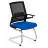 Silla de viga voladiza INVENTOR V con funda de asiento azul, respaldo de malla negra y estructura cromada de hjh OFFICE