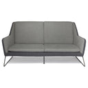 Sofá de diseño LAGUN en color gris claro con detalles en gris oscuro y patas metálicas delgadas de hjh OFFICE