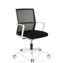 Silla de oficina profesional MOVE-TEC NET 3D W en blanco y negro con respaldo de malla y base con ruedas de hjh OFFICE
