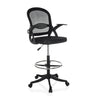 Silla de mostrador Naluro Work negra con respaldo de malla, aro reposapiés y ruedas de hjh OFFICE
