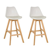 Dos taburetes de bar SCANDI HIGH blancos con patas de madera clara y reposapiés integrado de hjh LIVING