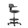 Silla de trabajo TOP WORK 40 en color gris oscuro con reposabrazos, aro reposapiés y base con ruedas de hjh OFFICE