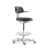 Silla de trabajo TOP WORK 40 W con tapizado gris oscuro, estructura blanca y aro reposapiés sobre ruedas de hjh OFFICE