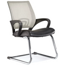 Silla de viga voladiza VISTO NET V con respaldo de malla gris, asiento negro y estructura cromada de hjh OFFICE