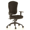 Silla de oficina profesional WELLPOINT 30 K2 negra con reposabrazos y cinco ruedas de Topstar