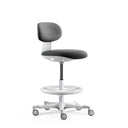 Silla de trabajo WORK MF2 W en gris oscuro con base de estrella y anillo para los pies en blanco de hjh OFFICE